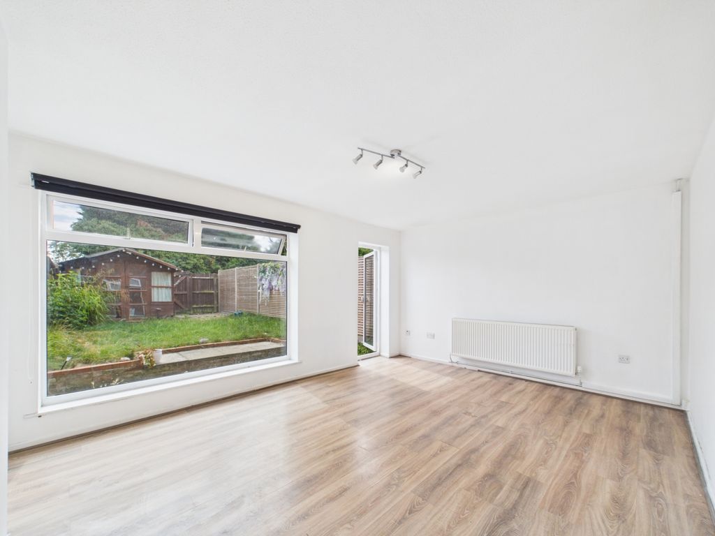 Property photo 2 of 14 Cam01740G0-Pr0575-Still007