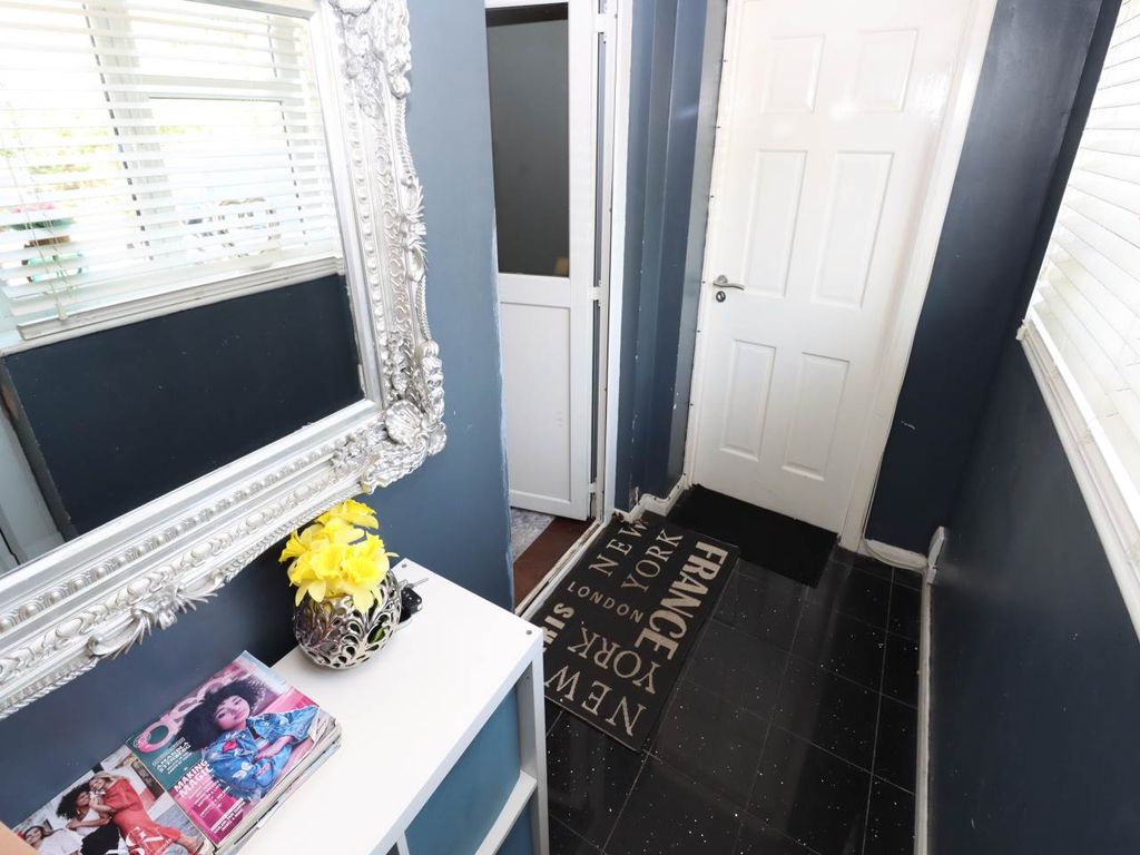 Property photo 3 of 16 Hallway