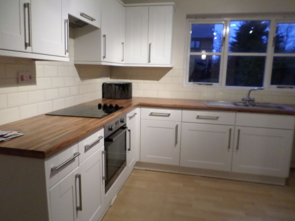 Property photo 2 of 14 Modern Kitchen