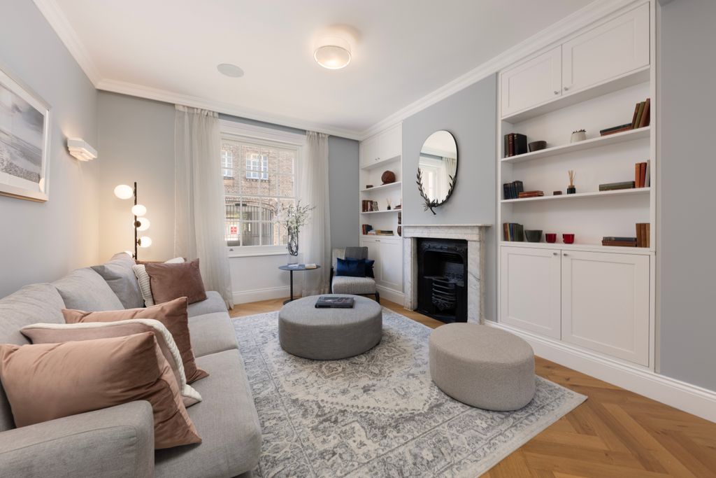 Property photo 2 of 15 Old Church Street 18- Rec