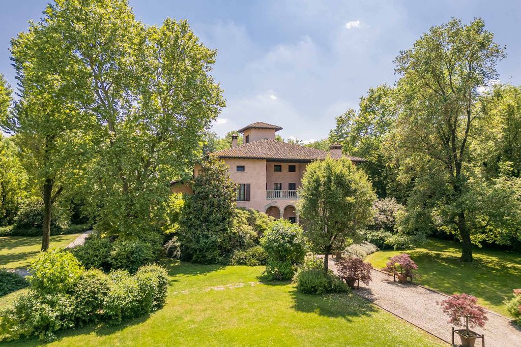 Property photo 1 of 32