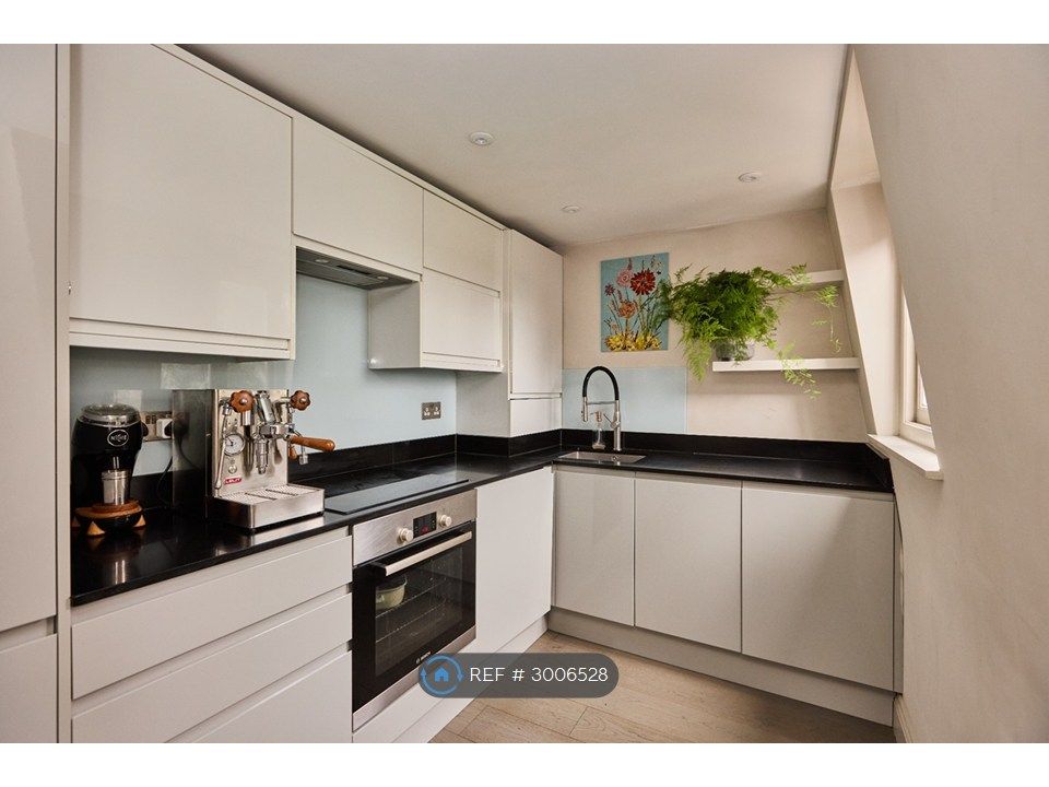 Property photo 3 of 12 Kitchen