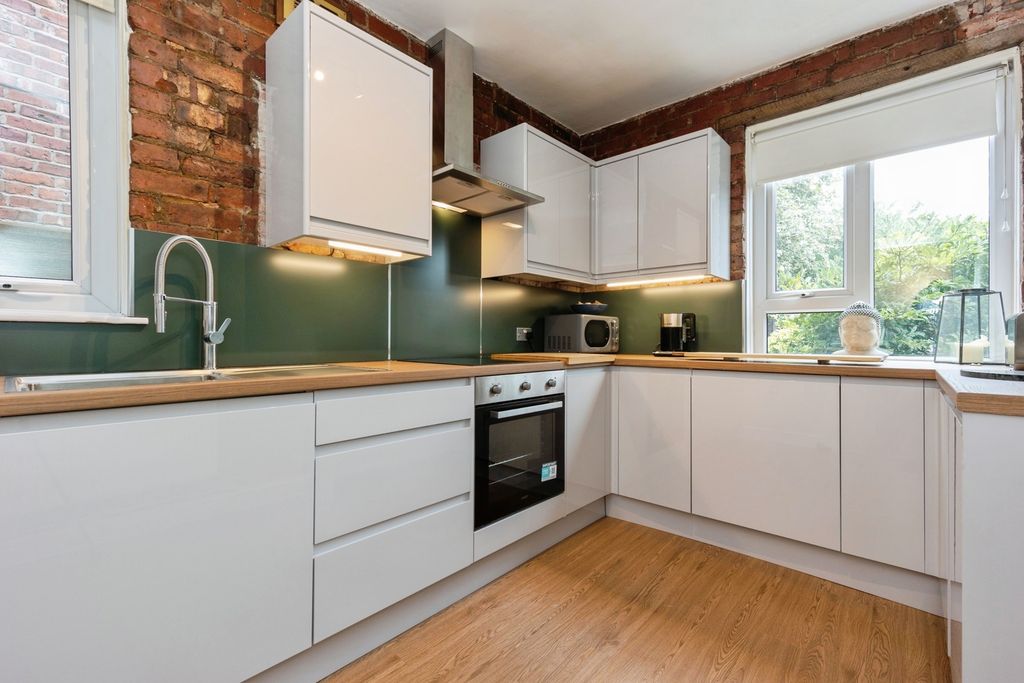 Property photo 2 of 21 Pbox-Img.Jpg