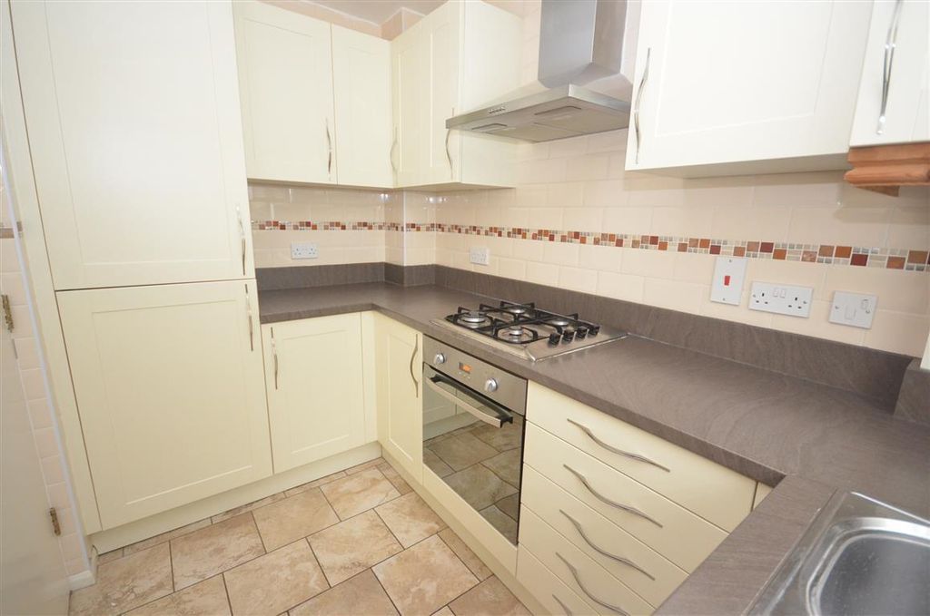 Property photo 3 of 9 Kitchen