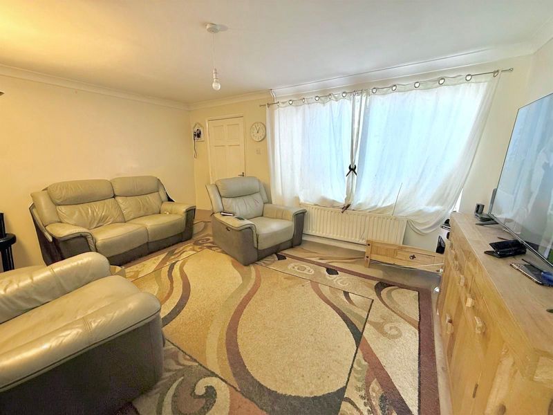 Property photo 2 of 9 Lounge