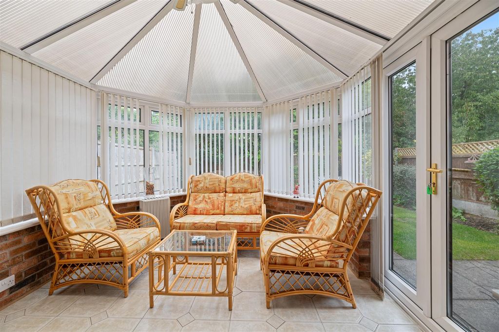 Property photo 3 of 18 Conservatory
