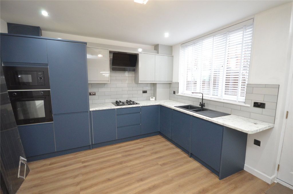 Property photo 3 of 11 Picture 3