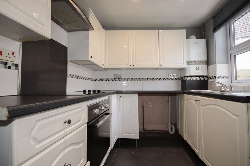 Property photo 2 of 10 Kitchen