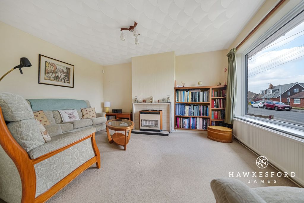 Property photo 2 of 21 Sterling Road, Sittingbourne - Lounge