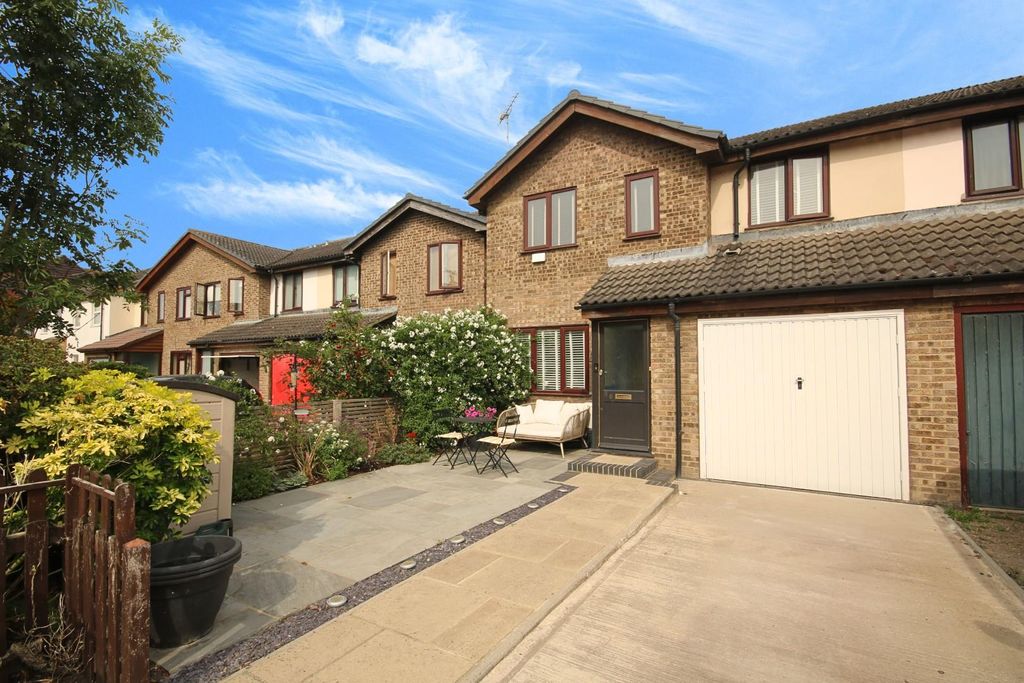 Property photo 1 of 11 Front1 (4).Jpg