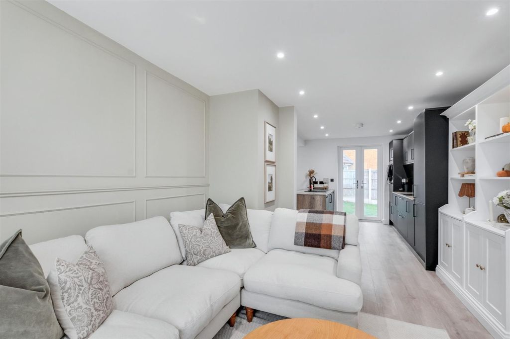 Property photo 3 of 38 Lounge_5.Jpeg