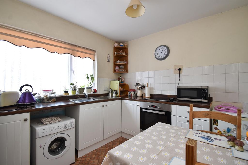 Property photo 2 of 15 Kitchen