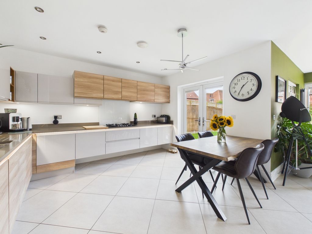 Property photo 3 of 22 Furzefield Way