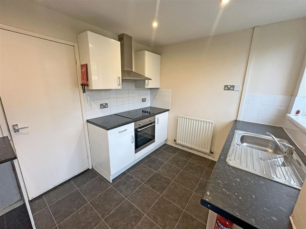 Property photo 3 of 9 Bude Kitchen.Jpg