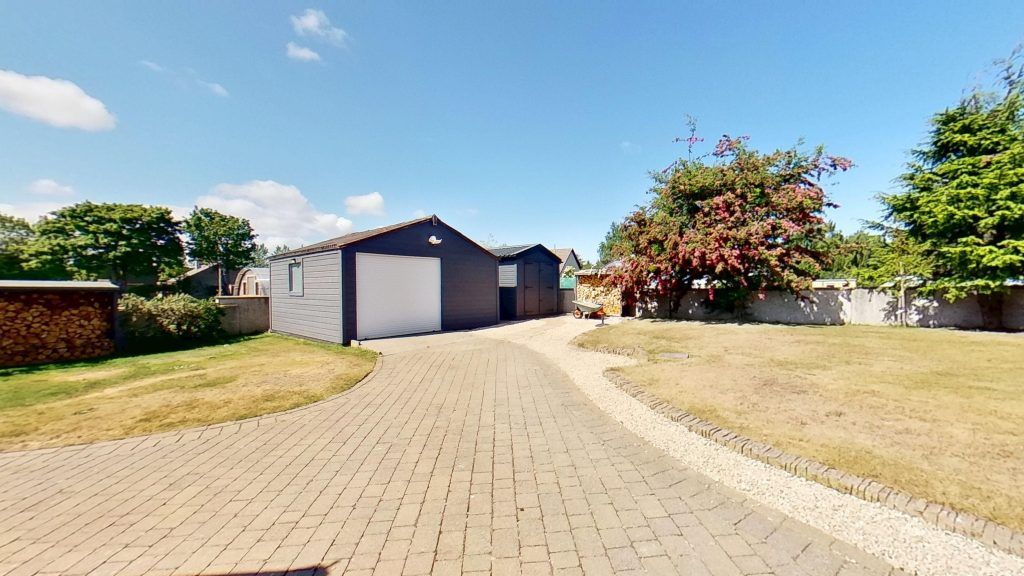 Property photo 2 of 30