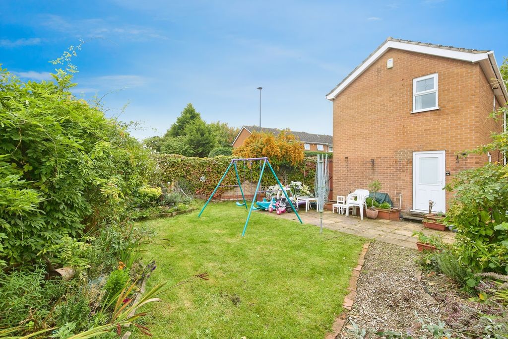 Property photo 3 of 17 Garden