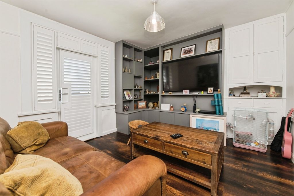 Property photo 3 of 17