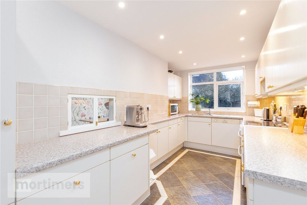 Property photo 2 of 17 Kitchen