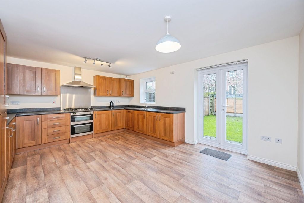 Property photo 1 of 30 4Thelaurels-20.Jpg