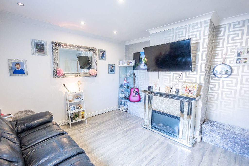 Property photo 2 of 22