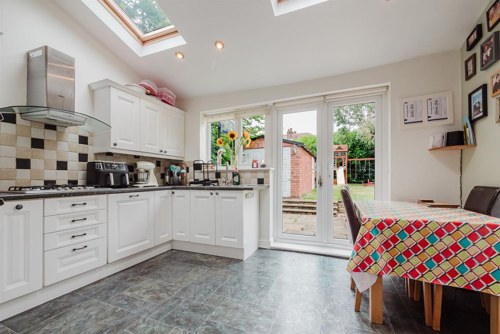 Property photo 3 of 22 Breakfast Kitchen