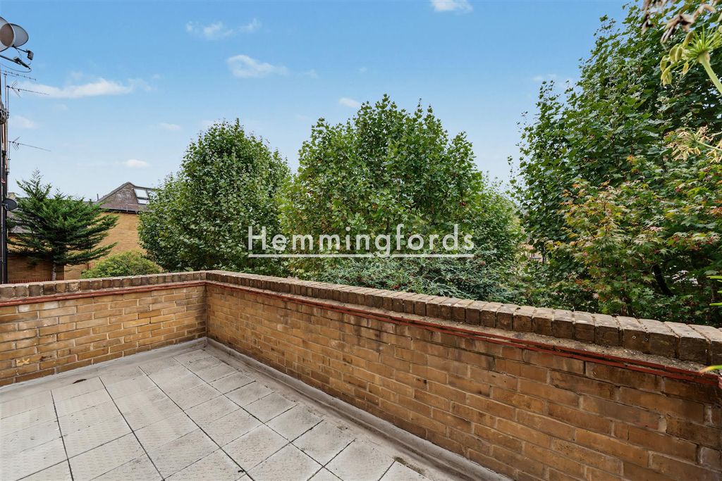 Property photo 2 of 15 Welland Mews E1W-14.Jpg