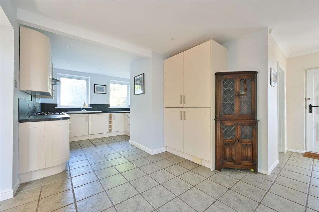 Property photo 3 of 14 2 Caesars Road-8.Jpg