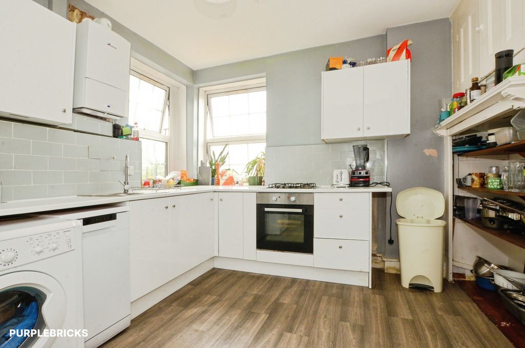 Property photo 3 of 14 Kitchen