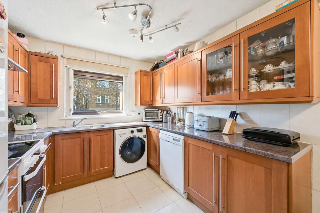 Additional image 5 of 3 bed end terrace house for saleLambert Lodge, Layton Road TW8