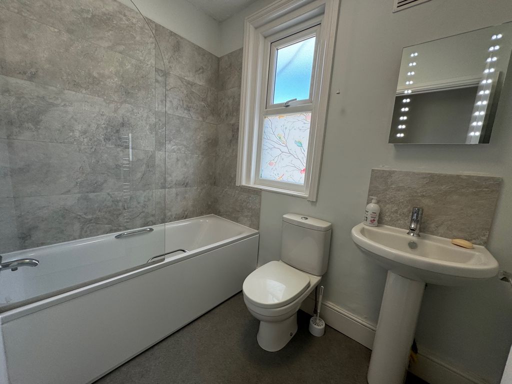 Property photo 2 of 11 Image