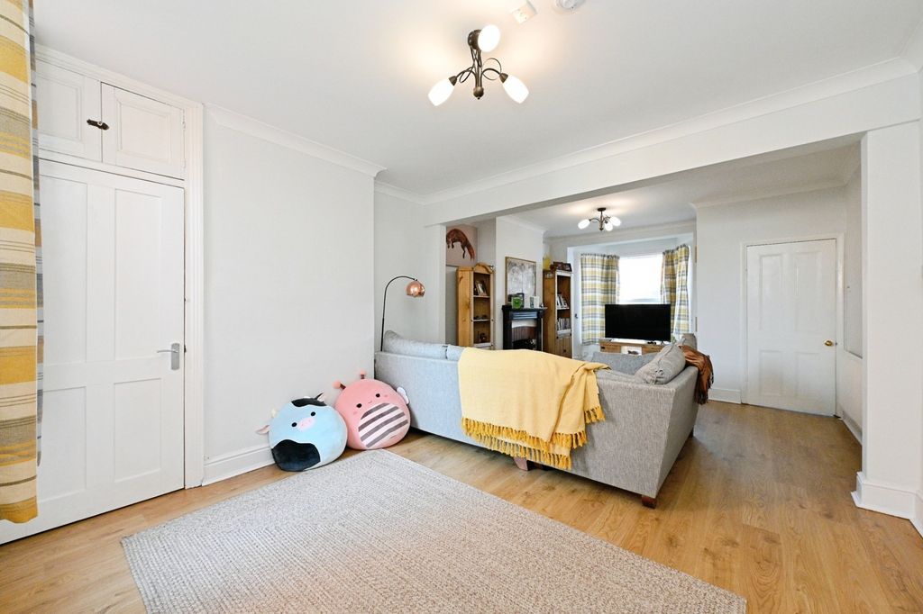 Property photo 2 of 17 Photo