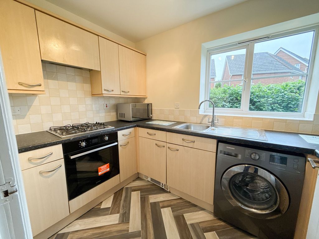 Property photo 3 of 10 Kitchen