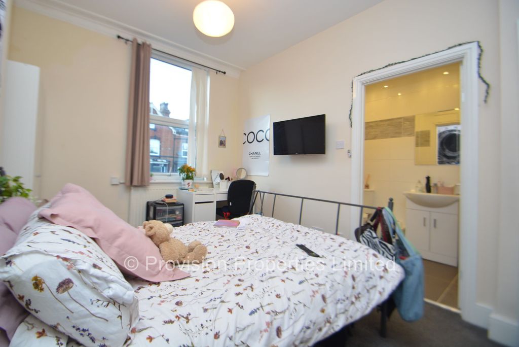 Property photo 2 of 17 Photo