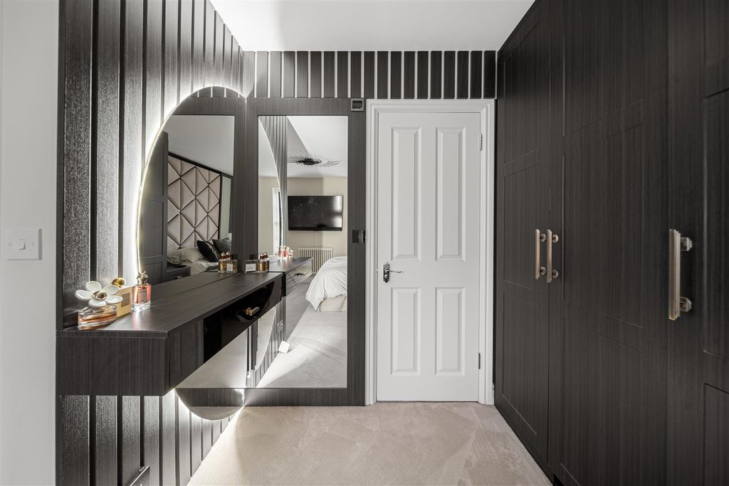 Property photo 3 of 17 Mansion Row-13.Jpg