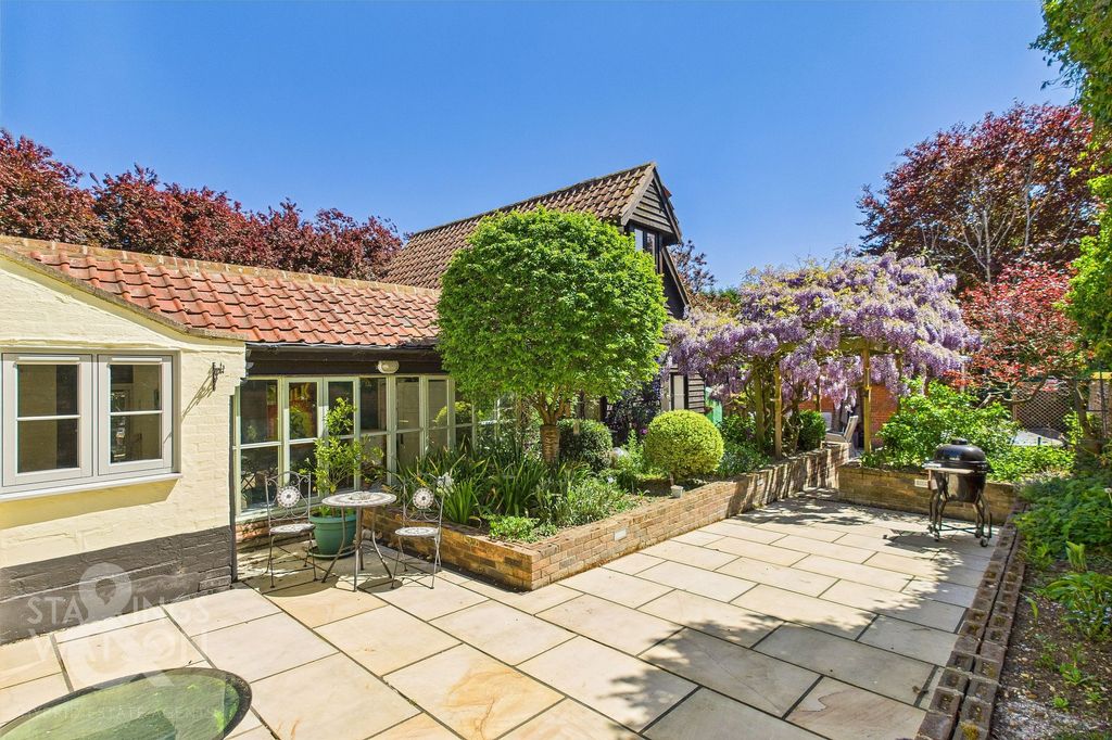 Property photo 1 of 49