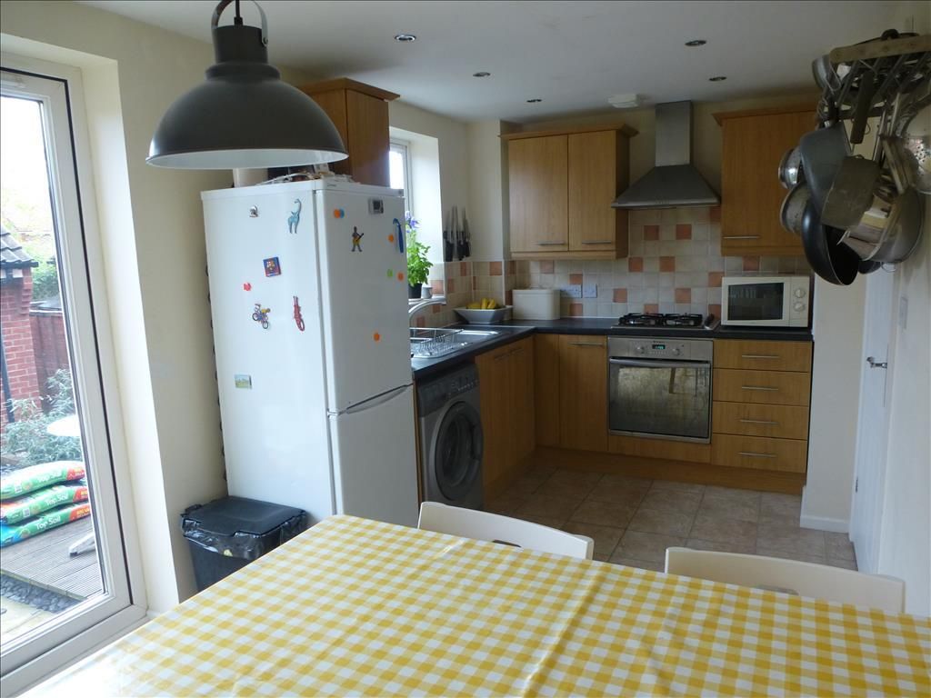 Property photo 2 of 6 Kitchen