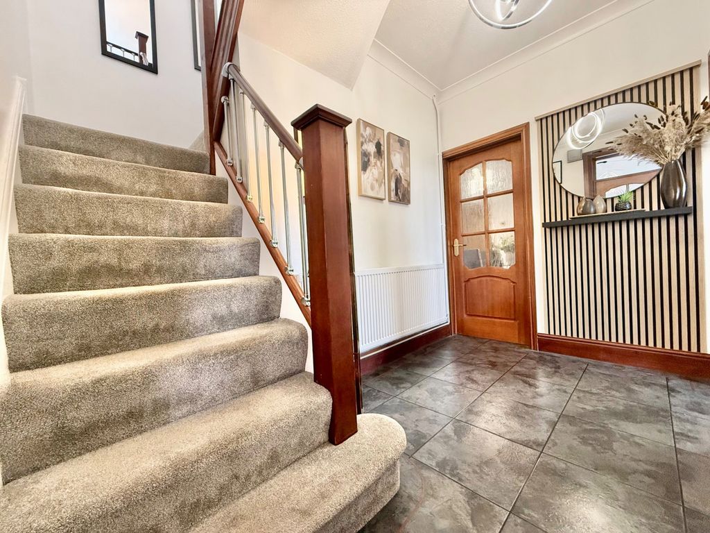 Property photo 3 of 38