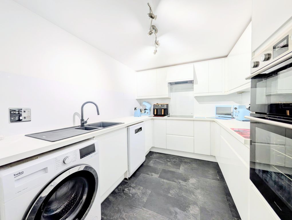 Property photo 3 of 28 Kitchen