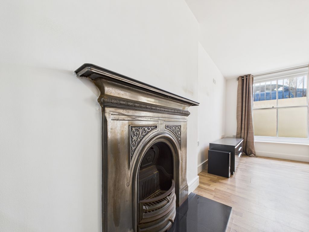 Property photo 3 of 8 Cam03519G0-Pr0396-Still008