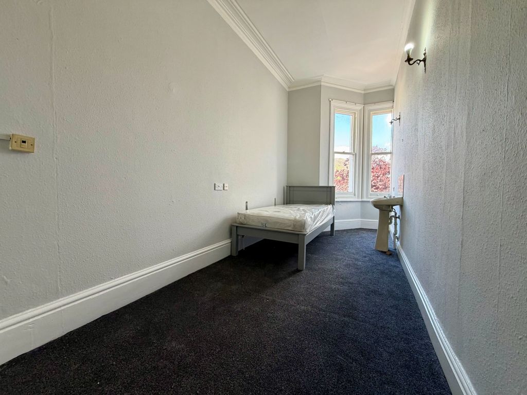 Property photo 3 of 4