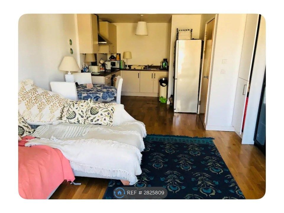 Property photo 3 of 8 Living Room/Kitchen Area