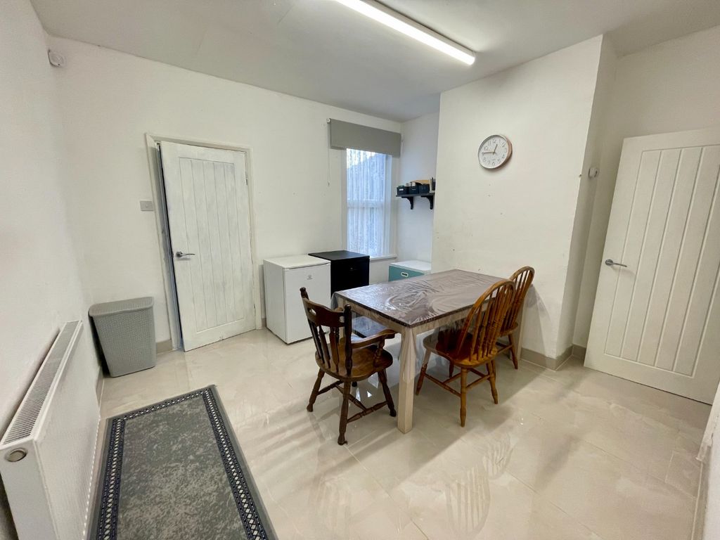 Property photo 3 of 11 4257842