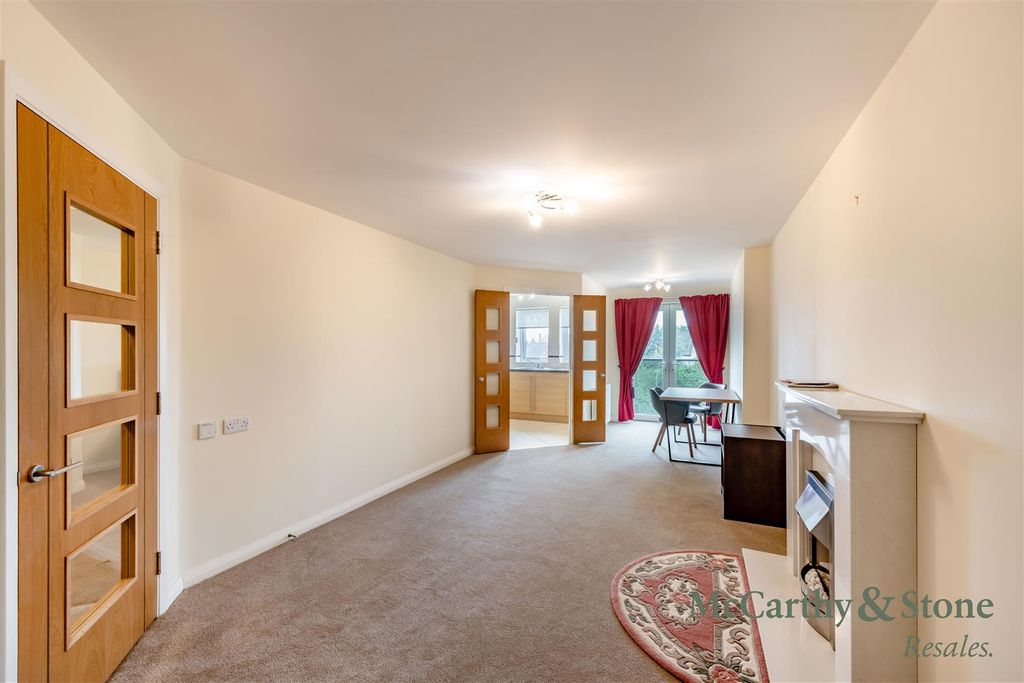Property photo 2 of 21 8702571-Interior02.Jpg