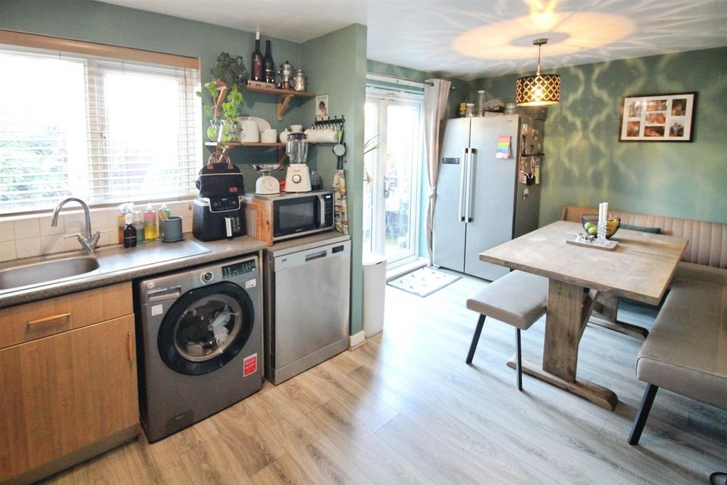 Property photo 3 of 11 Kitchen/Diner