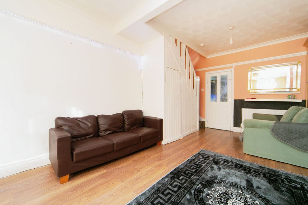 Property photo 2 of 14 Lounge