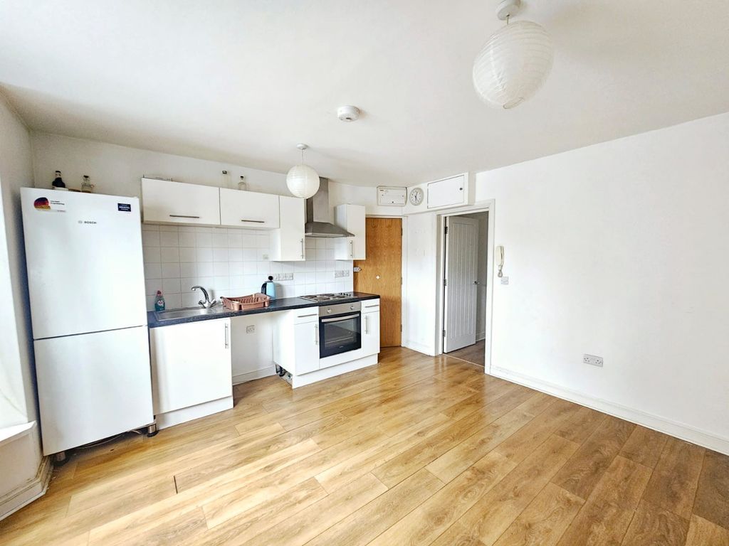 Property photo 1 of 4 Living Room