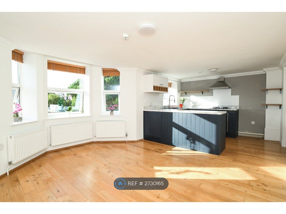 Property photo 1 of 8 Living Room