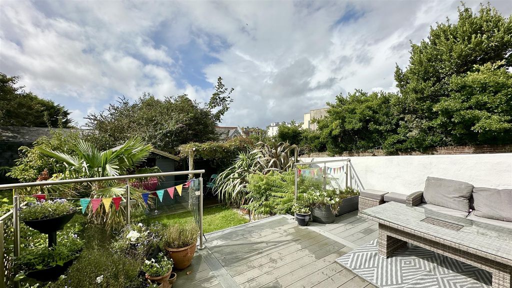 Property photo 1 of 28