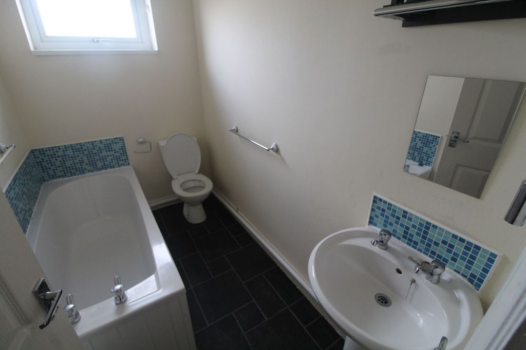 Property photo 2 of 6 Bathroom