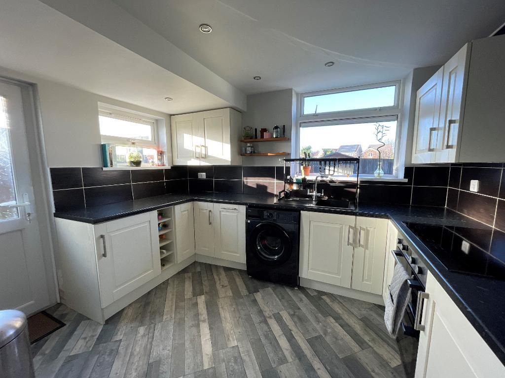 Property photo 3 of 13 Kitchen